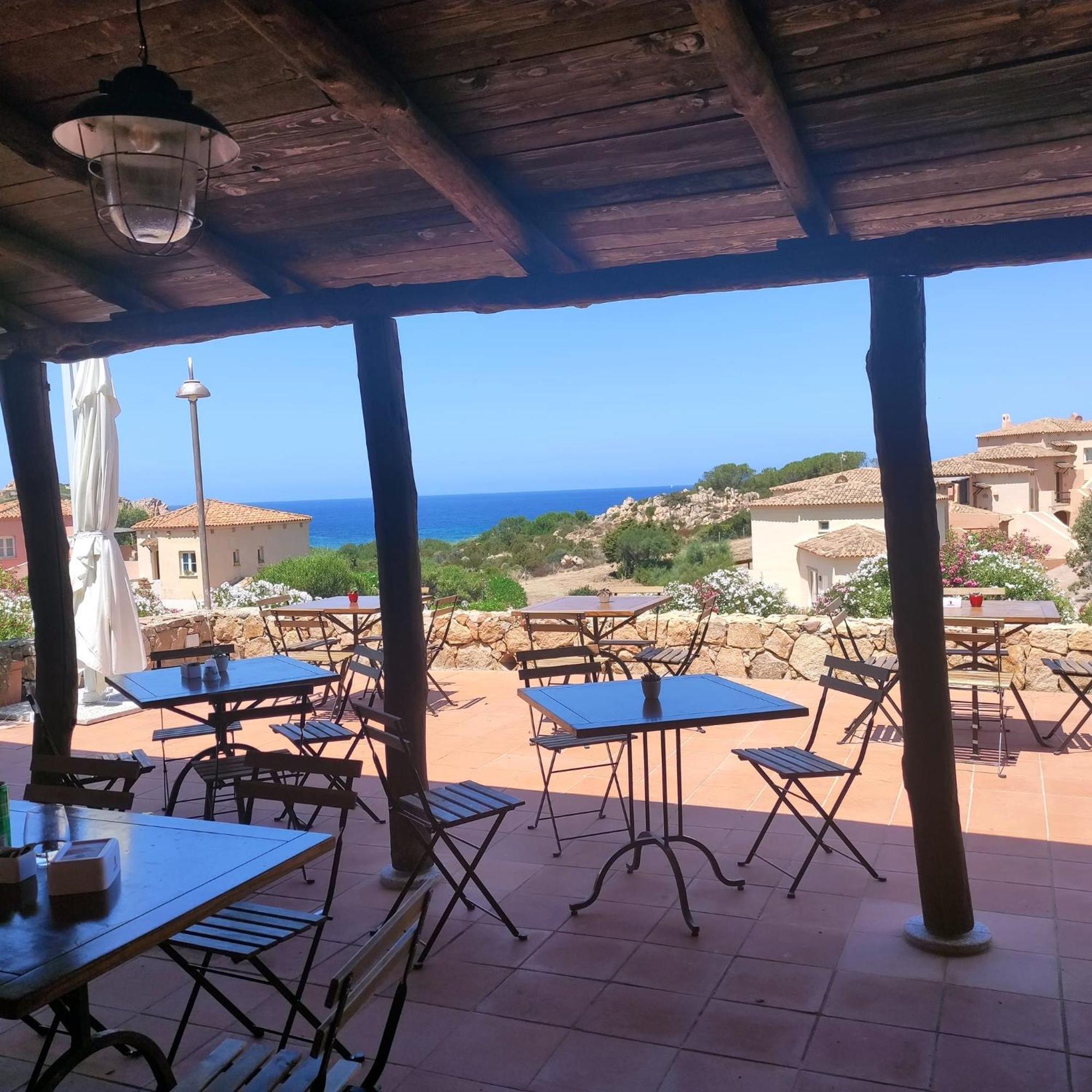 Gli Oleandri Di Calarossa - 5M Walk To The Beach Isola Rossa Exterior photo